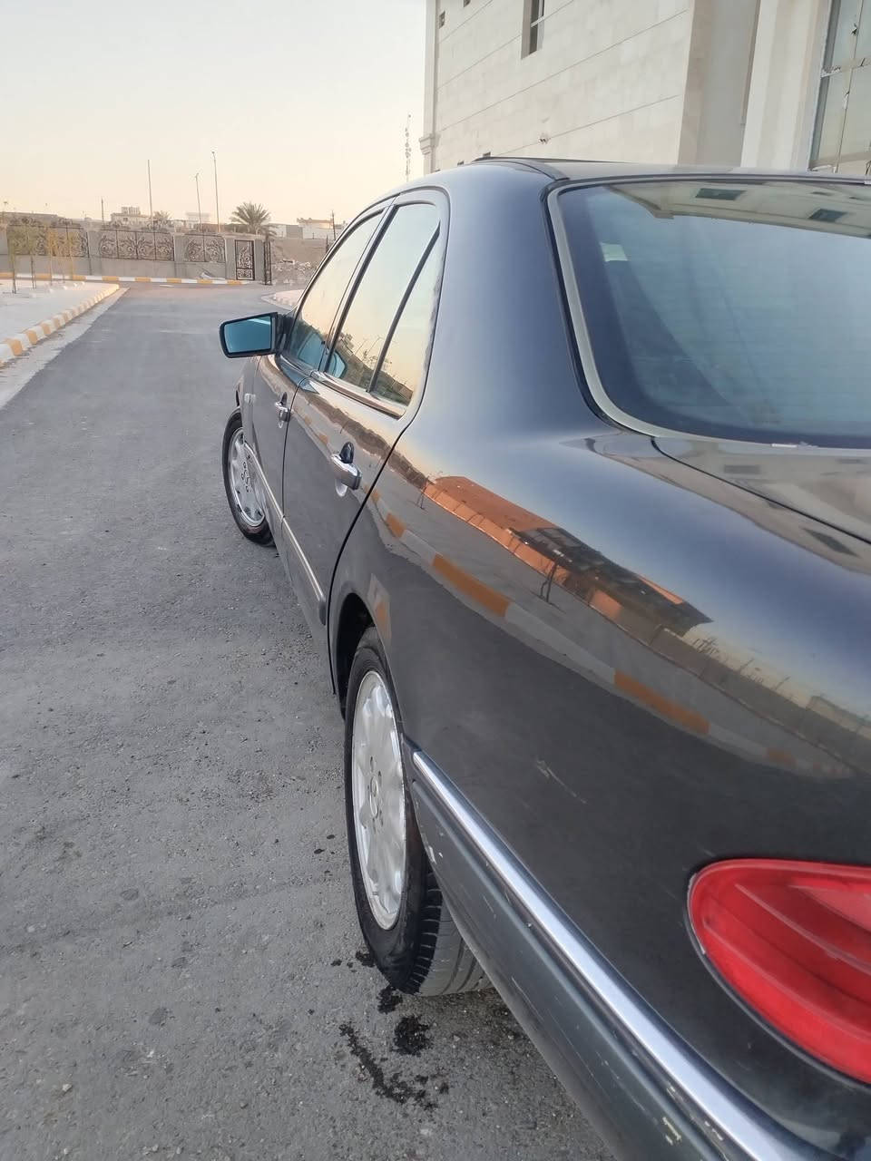 مارسيدس ام عيون ٣٢٠ELEGANCE رقم بغداد انكليزي بسمي بدون صبغ ابلاديه محرك خراطيم كير D4 فول مواصفات كشانه جلد خزن ميموري فتحه برده تدفئه بالكشنات جنجر  مري شفط صدر كير محرك خير من الله سياره ع البلاد بدون اي جطل السعر ٨٣ وبيها مجال غير متواجد ع النت ***********
