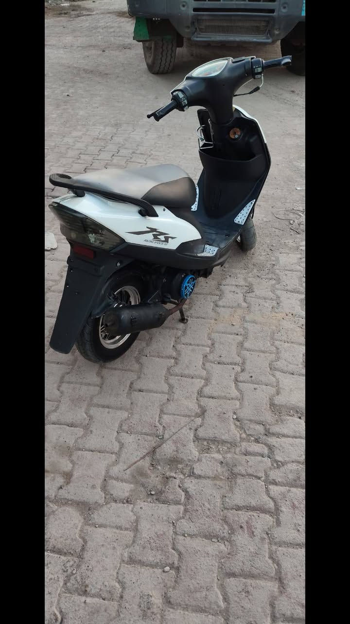 سلام عليكم
دراجه ماكس عدله
كرهبائيات شغاله 
نكرهه سلف هندر 
اي نقص مابيها 
دراجه اشتريته مكينه مامفتوحه ابيع مامفتوح 
جيب فيتر وياك وتعال
السعر 500وبيها مجال حك الجيه 
عنوان بغداد/الحسينيه مال راشديه
للأستفسار /*********** موجود وتساب.+ ماسنجر

