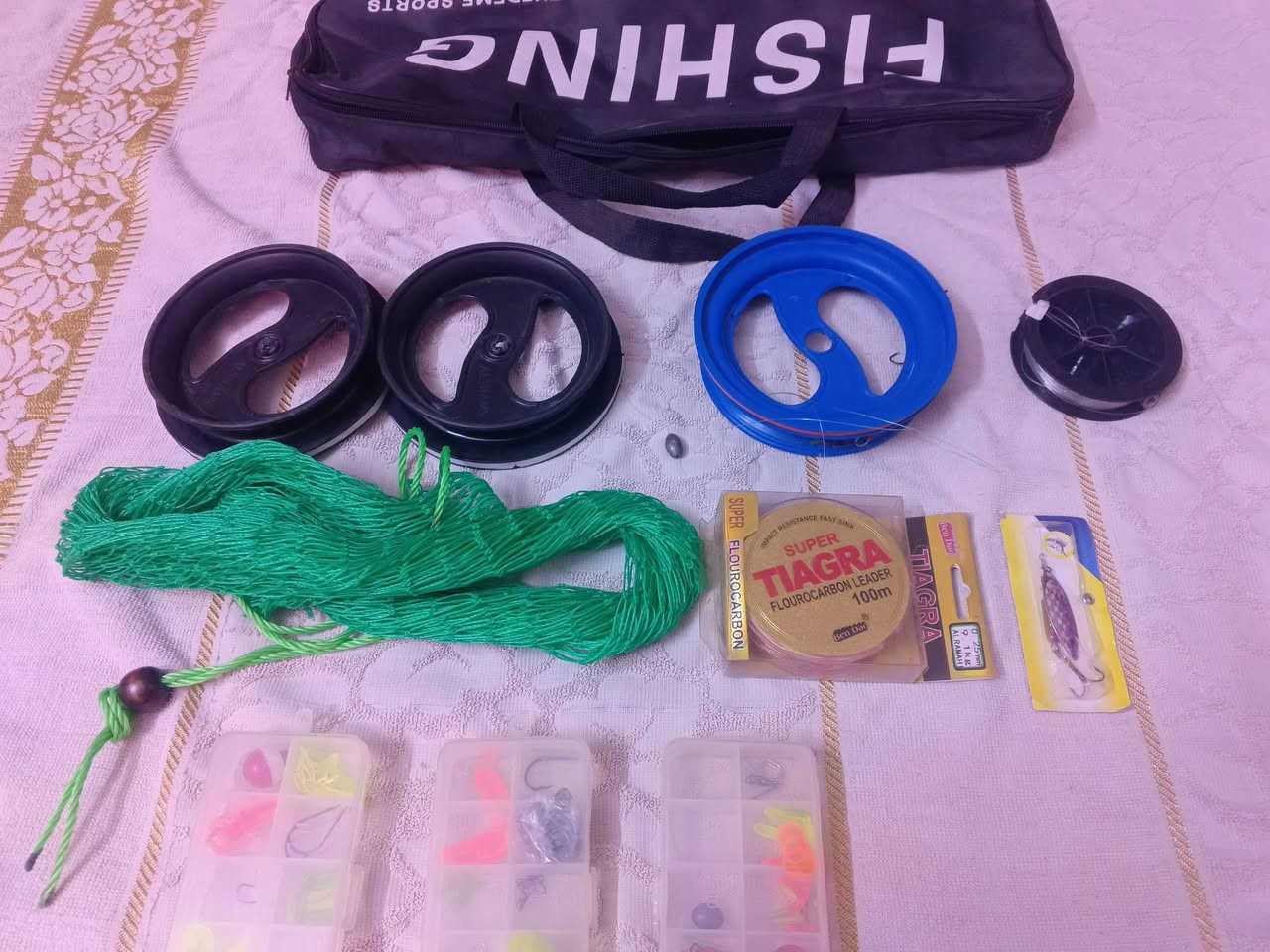 السلام عليكم غراض صيد بيهن جاهزات وبيهن جدد وجنطه وعياشه جديده وبكره كتان100متر وحافظات بيهن سنارات وخداعات  وخداعه حديد اصليه اخوان مشتريهن وما مستخدمهن والله الي يريدهن شلع كلهن ٢٠ الف مكان طارميه شارع السده اتصل وتعال اخذهن‏‪***********‬‏
