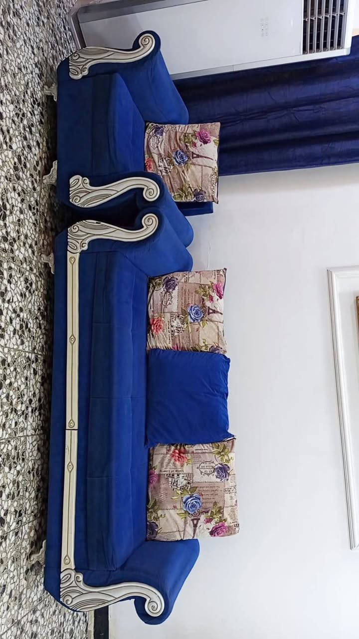 تخم نظيف سعره ٣٠٠وبي مجال عدد الاسم:‪رقمي جديد‬
الجوال:‪0773 658 8893‬
٨مقاعد بغداد

