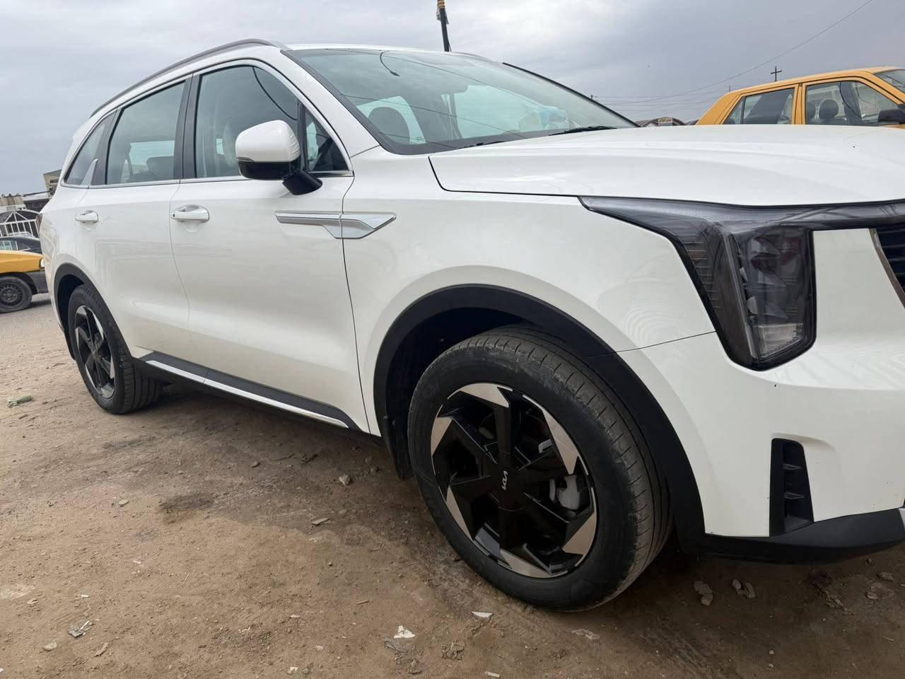 سورنتو 2024 مكفولة ماشية 33 الف  سعرها 320       . بالعمارة السيارة رقمها بغداد باسمي ...***********
