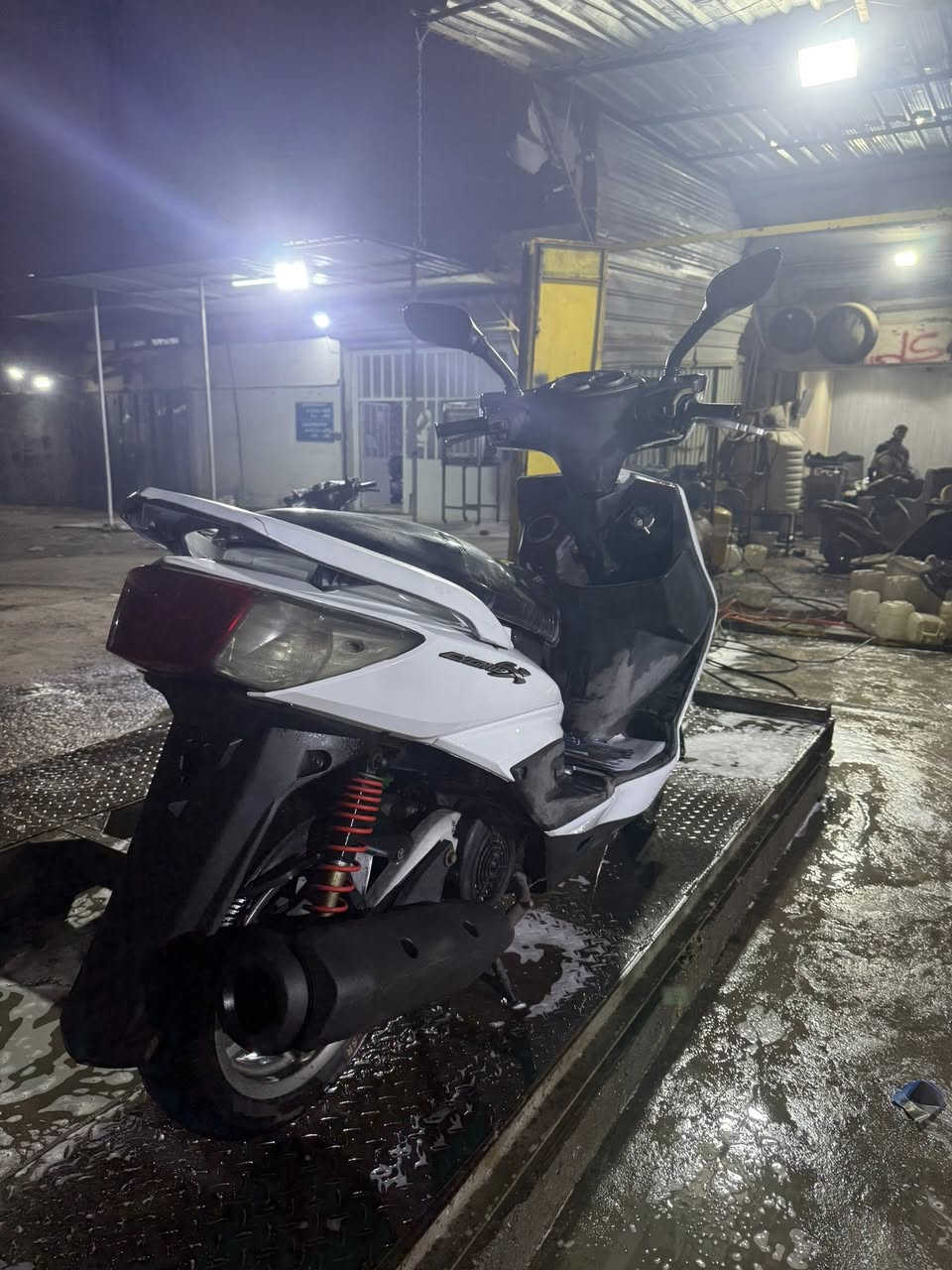 سلام عليكم سكنس فحل للبيع نوزل دراجه خير من الله شلعه تشك الكاع ومعدل يخبل دراجه ماشيه 16 الف بلاديييي لحد يجي ويكلي مصفرها مكاني شارع فلسطين ***********
