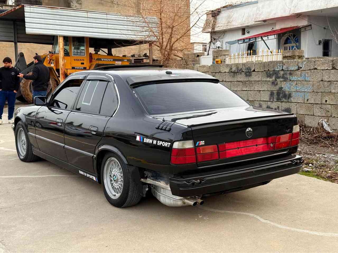 سەرەتا بەناوی خوای گەورە 
bmw 525 عادی
رەنگی رەشی قەتران بیدەعمو لێدرانە سەیارەکە چەکوچی بەر نەکەوتوە نەعجومی نیە سەیارەکە ئارمی هەلیرە ئارمو ئەوەلیاتی بەشەرتە ئەسلیە بوخارو دوکەلی نیە تازە رۆنی گیرو مەکینەو ئەکسلم گۆریوە تەقەو ڕەقەی نیە شوختی نیە فولل فولەە ٤ جام کارەبایە سلایدە ناوخورفە فۆرمیکایە تاقموەیاری مەزبوتە بەگلایتو شتی هەموو مەزبوتە سەیارەکە هی ماڵە هی مەحرەز نیە کاملل مەسروفە  سیستەم ئیمپیفایەری بۆبەستراوە هەموو سەماحەکانی مارکەیەوە تازە بۆم بەستاوە بۆ حەیب مەگەری گیرو مەکینەو ئەکسلی بەشەرتە ماشللە ٥٢٥ وا بەقوتو جوان کەم ماوە 
رەقەم ئاسیا ***********
کۆرەک***********
گەر مشتەری نیت بیزارمان مەکە رانية, السليمانية
