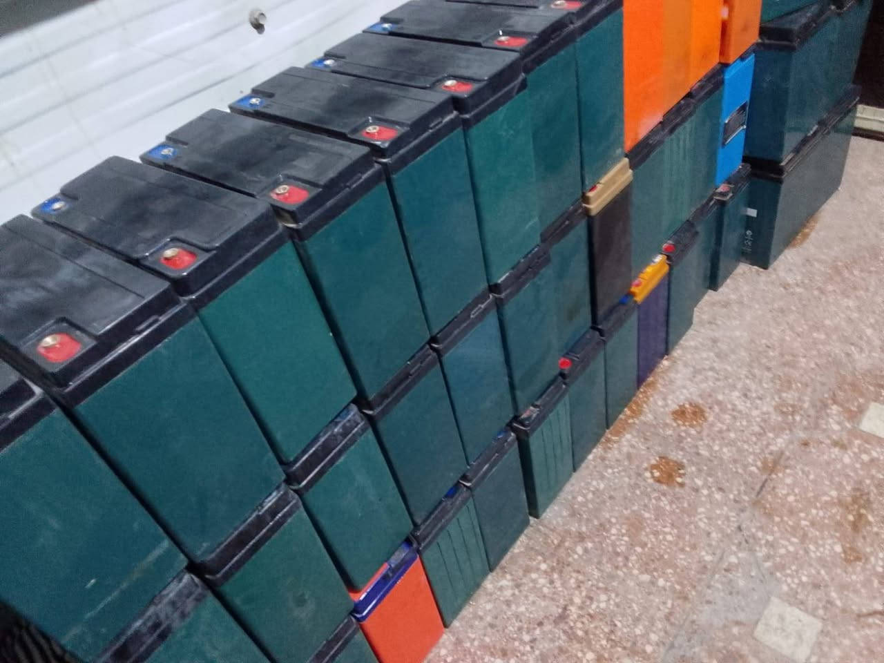 السلام عليكم مثل ما عودتكم جبتلكم بطاريات مستعمله اخو جديد وجبه جديده اخو جديد انواع عندي متوفره  اتصل ع رقم *********** او ادخل خاص مكاني بغداد
