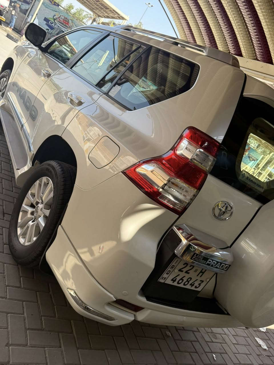 السلام عليكم برادو  ساز 2017 كويتيه  رقم اربيل تحويل مباشر دبل تانكي كشنين كهرباء مخمل فتحه فتحه 3 قطع تبريد تخم تاير جديد حداديه أمامي خلفية جديد تحكم سترين جهتين ماشيه ١٣٠ سياره جديده لابارد لاشخوط بيها فقط براغي البنيد مفتوح ومكينه راجز سياره جاهزه للاخير مايحتاجلها ربع مكانها بغداد الغدير مقابل شقق زيونه عارضها ب300 وبيها مجال للطيبين ***********
