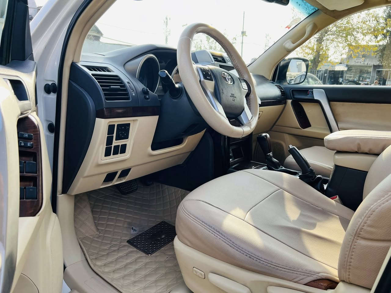 بسم الله الرحمن الرحيم
Toyota prado 2014  
مواسەفات TX.L جوار بستۆن سپیر لەکۆل دەبل سپیر
یەک پەلە ی بجوک بۆیاخ دەرگای سەکن بێ ناوگرتن و بێ سارد بێ کرانەوە 
دەبڵ ئەکس سوک قورس نیزام ئیکۆ بیلاد لایت رەش LED بلاجکتۆر ئاوینە ئیشارەتی خەوتو کوشن جلد کارەبا فول فول تەنها سلاید بەسمە نیە ٤ سویج لەگەلدایە بیلاد 
پێش و دوای کامیرا حاسە دژە خلیسک ٣ ریز کوشن تەبرید مرکزی هۆک بیلاد مەکینەو گێر بەشەرت نەکراوەتەوە هەموو گیانی لەسەر بیلاد ماوەتەوە 
١٩٢ هەزار رۆشتوە حەقیقی مالی دۆستە 
هەموو گیانی بەشەرت 
٢٧٥ مامەلە 
لە سلیمانیم 
***********
