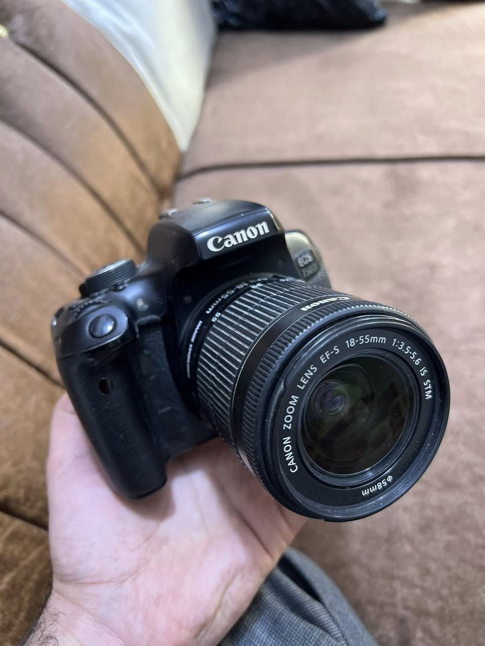 كاميرا كانون D750
ملحقاتها 
بدي
عدسة 18.55
بطاريات عدد 2
شاحنة مزدوجة
حزام كتف
جنطة هدية
سعرها ٤٥٠ الف وبيها مجال بسيط 
مكاني بابل - الحلة 
للاستفسار ماسنجر او واتساب ***********
