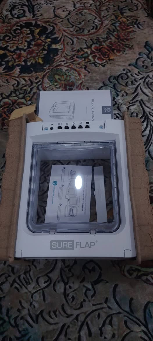١٥ الف
يعمل الباب بتقنية قراءة الرقاقة الإلكترونية (Microchip) الخاصة بحيوانك الأليف لضمان دخوله فقط ومنع دخول الحيوانات الغريبة.

يتميز المنتج بإطار متين وقفل رباعي الاتجاهات لزيادة الأمان.

يمكن برمجة الباب لتخزين ما يصل إلى 32 رقم رقاقة مختلفة. [1, 2, 3]

المنتج هو باب ذكي للحيوانات الأليفة من ماركة SureFlap، مصمم للقطط الكبيرة والكلاب الصغيرة.


**إذا كنت صاحب هذا الإعلان وتريد حذفه لأي سبب، رجاءا أرسل رسالة إلى الدعم الفني**