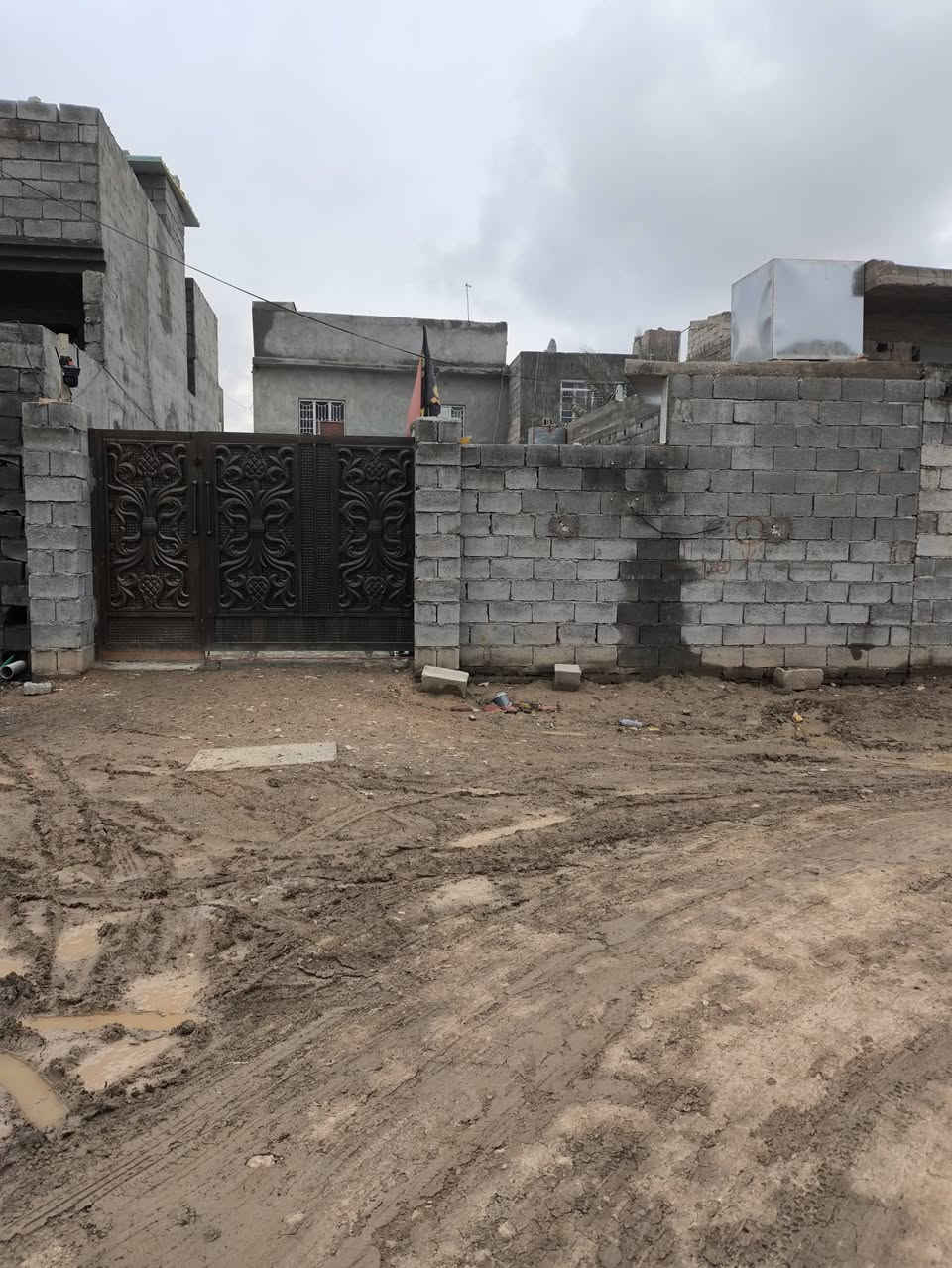 قطعه للبيع المساحه 175 نزال22 واجهيه 8 متر بيه غرفتين ومطبخ وصحيات
نفس ما بالصوره المكان الخالص حي زهراء حي شمر للستفسار اتصل وتدلل *********** غير متواجد ع فيس بك
