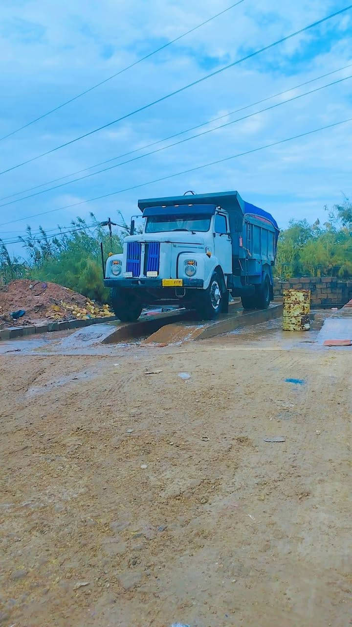 السلام عليكم ورحمه الله وبركاته سكانية للبيع 111 مكينه عادي  لا بخار ولا صرف الحمد الله تخم كهربائيات اكسن ملاكم مديل 1980 عوزه شويه تطبيك  رقم انكليزي بسمي تحويل ثاني يوم اتصال الهاتف ***********
