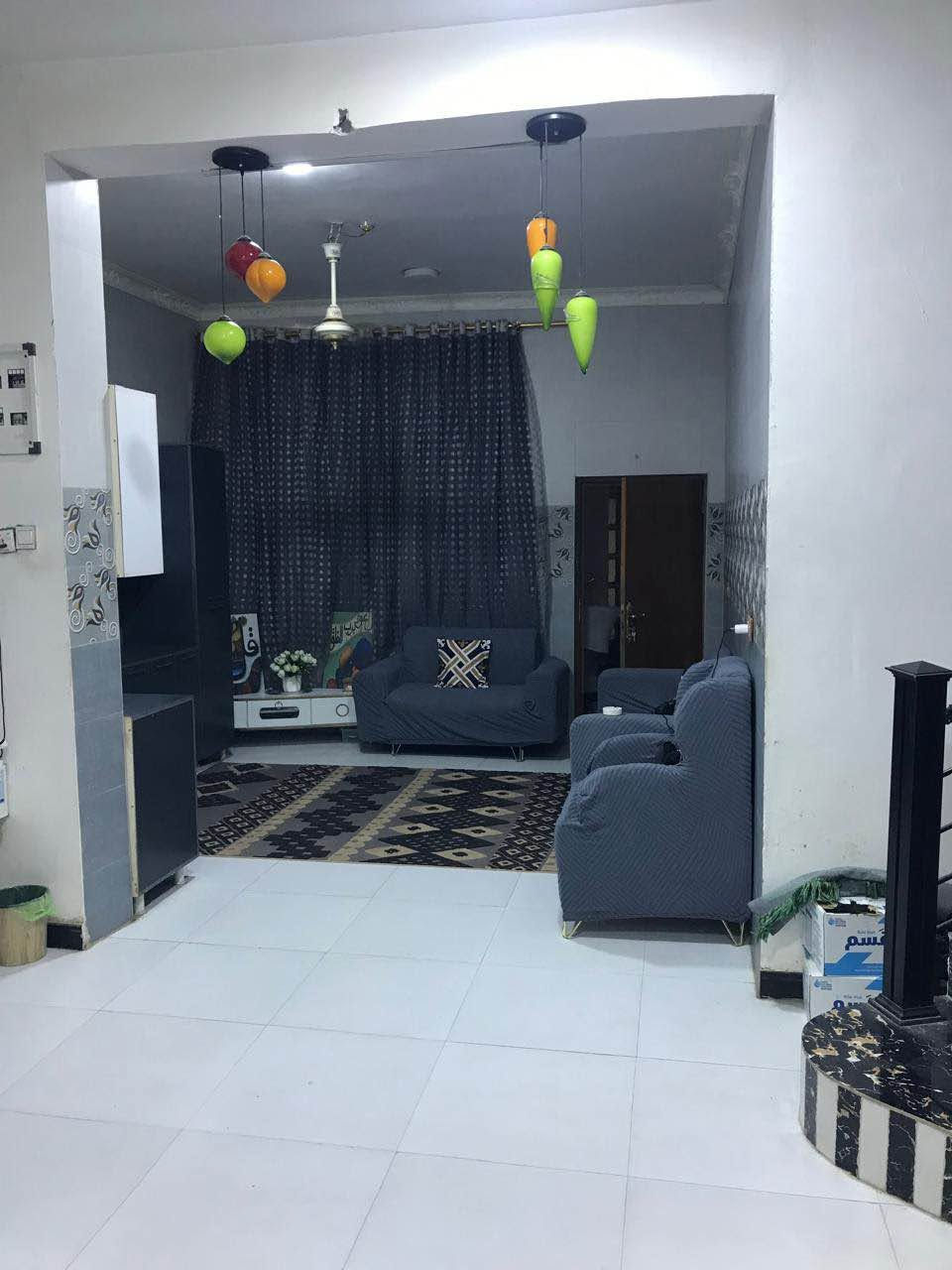 دار سكن للبيع
المساحة // 200 م
الموقع // حي الجامعة 
شارع هدى سجاد
بناء حديث يتكون من
طابقين كونكريت مسلح
اربع غرف نوم ومطبخ واستقبال وصالتين 
وثلاث مجاميع صحيه 
للمزيد من المعلومات يرجى الاتصال 
***********//***********
مكتب حسام للعقار والمقاولات 
ام الخيل الشارع الرئيسي مجاور هيئة النزاهة ديوانية, القادسية
