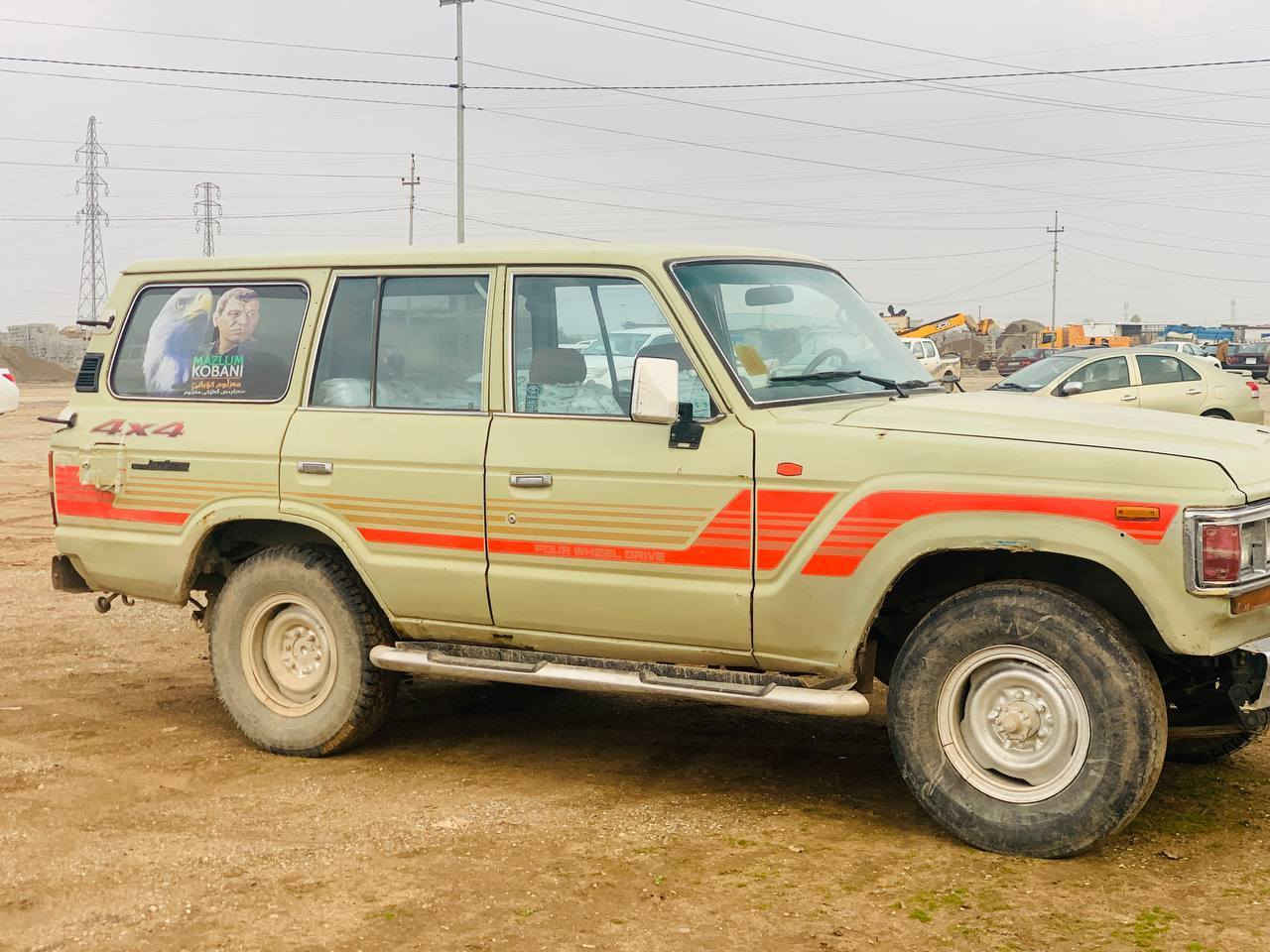 لاندکرۆز1988
ئاڕم پلاستیک بەشەرت ئەوەلیات
لێدراوی  قورسی نیە
گێڕ و مەکینەی بەشەرت
3fو
شەش گێڕە
غاز و بنزین
زۆر جائیزە
زۆریش جوانە
ماڵ دۆستە
***********
***********
