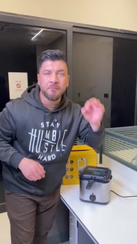 قلاية كهربائية • ٢٫٥ لتر • ١٠٠٠ واط