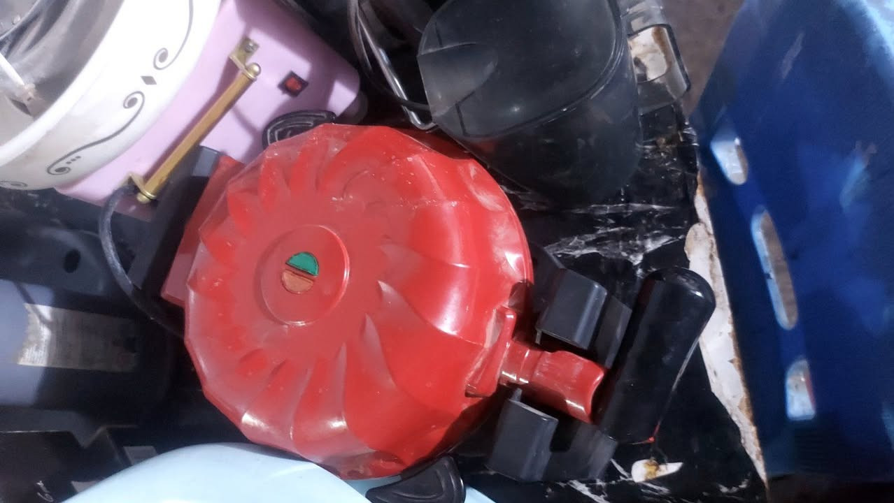 هاي الاغراض للبيع كلهه شغاله مابيهه اي شي كراسي ثنين مال اطفال تعلمهم الكعدة مكينه مال شعر بنات قالب مال كيك ع كهرباء وخلاط عصائر شغال وكلش زين امانه الله القطع الوحدة ع ١٠ الف بس المعصارة مال عصائر ب ٣٠ الف اطلع البثل وحد والعصير وحد جديدة جدا والله / داشيل واريد اصفي الغراض فدوة رفعولي المنشور المكان الدورة جزاكم الله خير


**إذا كنت صاحب هذا الإعلان وتريد حذفه لأي سبب، رجاءا أرسل رسالة إلى الدعم الفني**