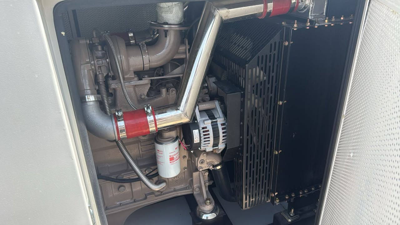 مولدات كمنز 250kva مع 150KVA
24 ولف 114 مع 102
كاتم او شاصي متوفر
***********
