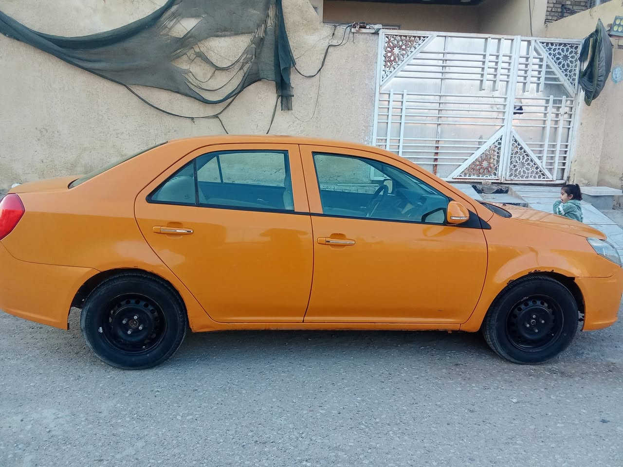 سلام عليكم
من رخصه الادمن المحترم 
جيلي ام كي موديل 2016
سياره على وضع الشركه بعدها جديره اي خياس مبيها وضع شركه 
سنويه ساقطه 2019
عليها هيئه 288 وغرامات مصفره 
راعيه يريد مداور انطاني مهله شهرين بس حداديه جديده صار شهرين مبدلها وتخم تاير جديد هسه مشتري صار سبوع جديد مو باله نواقص السياره اصطاب مكسور ضربتني دراجه ويده داخليه فقط هاي النواقص 
سعر 35 بيها مجال بسيط 
العنوان ميسان 
***********
