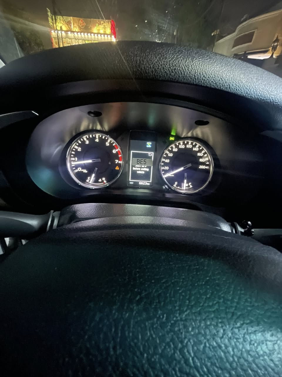 السلام عليكم
تويوتا هايلوكس موديل ٢٠٢٥ (2) ويل رقم بغداد

ماشيه ٦ الالف شركه ساز ضمان سنتين كشنات تدفئه تبريد بصمات عدد ٢ شاشه كامره خلفيه تحكم ستيرن شاحن لاسلكي 

بيه قطعه شبر بارد بدون تكحيل ولا صبغ  غير هاي السياره مكفوله كفاله عامه السعر ٣١٠ $

العنوان الدوره شارع ابو طياره

هاتف/***********
