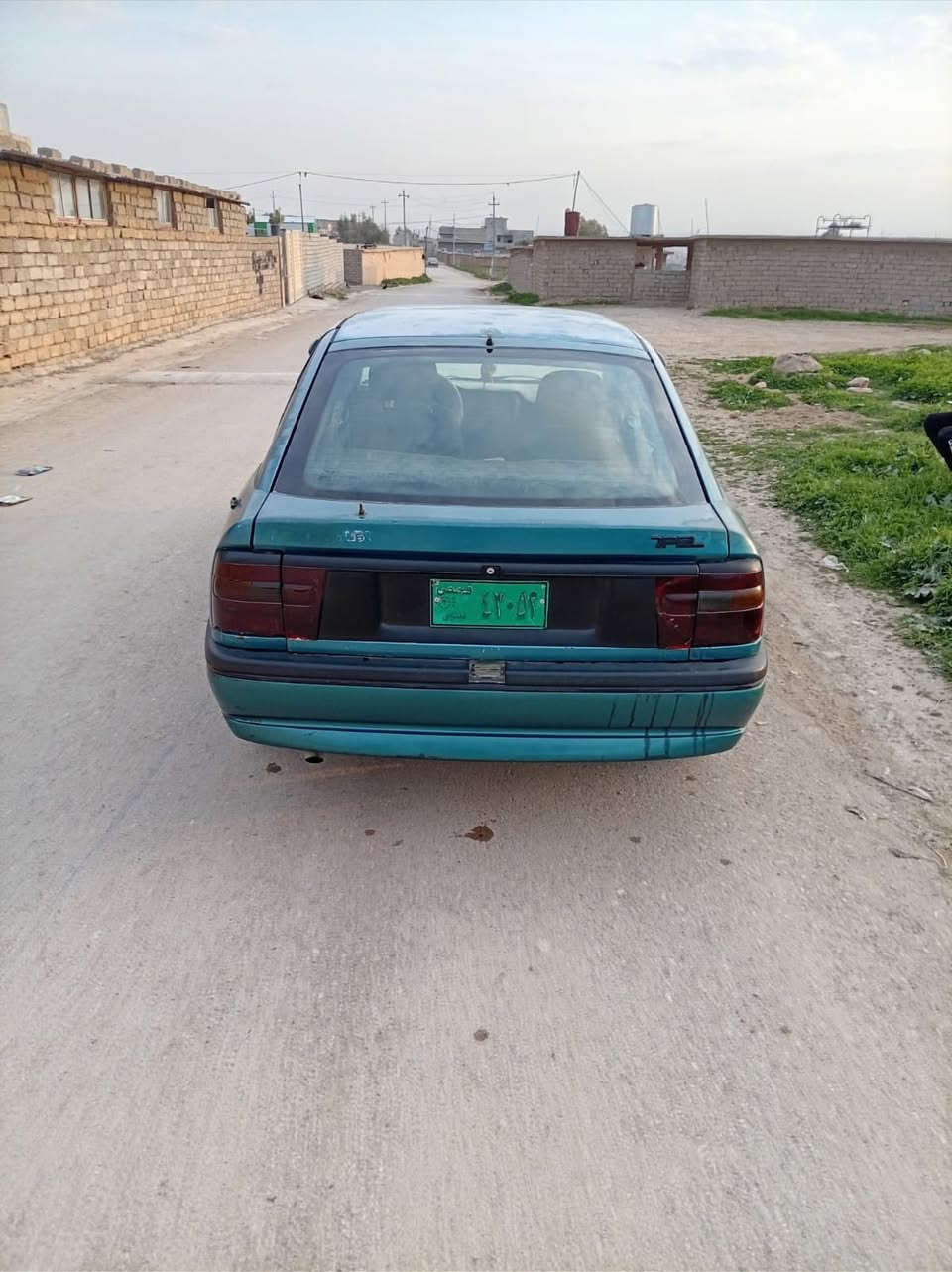 ابيع نقد بس      للبيع أوبل فكتره  حجمً16 موديل ١٩٩٢  كربون بنزين بيها  بدون صبغ بدون ضرر مكينه مال كصه كير شرط طخم خلفي اممي   جديد تيات طخم جديد سستم سمعات دخل مغلف جديد سياره نضيفه  و جهزها ومامتعوبه مال بيت شرط التحويل سياره ربع مايعوزه جهّزها مجهزه السعر 28 مكان السياره بل ايمن شقق اليرموك ***********
