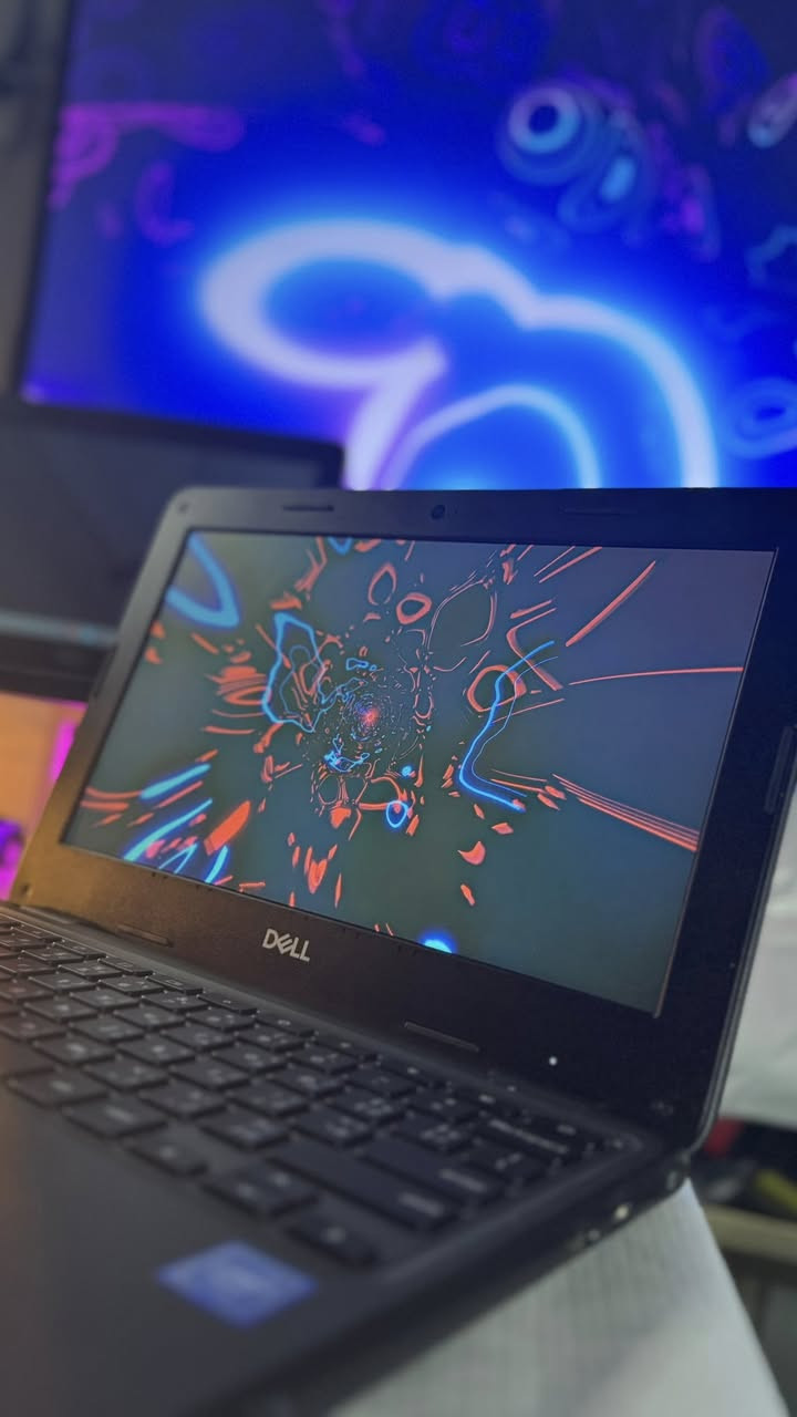 لابتوب ديل نظام اندرويد الاصلي لابتوب للدراسه ويفيد ايضا للتصفح ومشاهدة الافلام
الذاكره 16 كيكا
و4 كيكا عشوائي
بي منفذ usb  2 الشاحنه تجي محولة تايبسي تنقلب 180 درجه * دقه عاليه وضوح وكيبور عربي
انكليزي تصفح بكل سلاسه وسهوله
السعر 40 الف مع التوصيل
توصيل متوفر لكل المحافظات
***********
