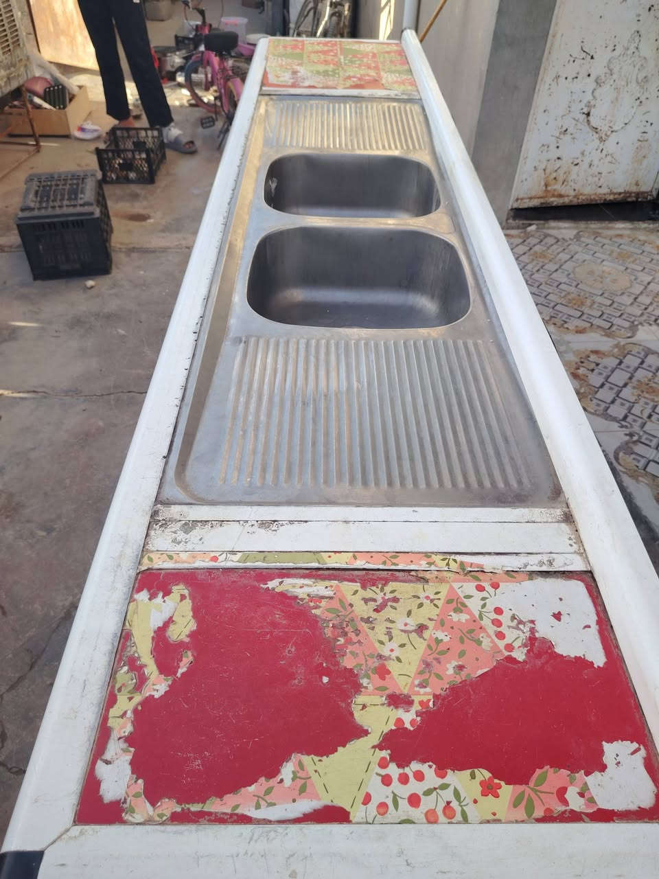 سنك حوضين مستعمل بس نضيف الطول مترين ونص السعر 90وبية مجال***********
