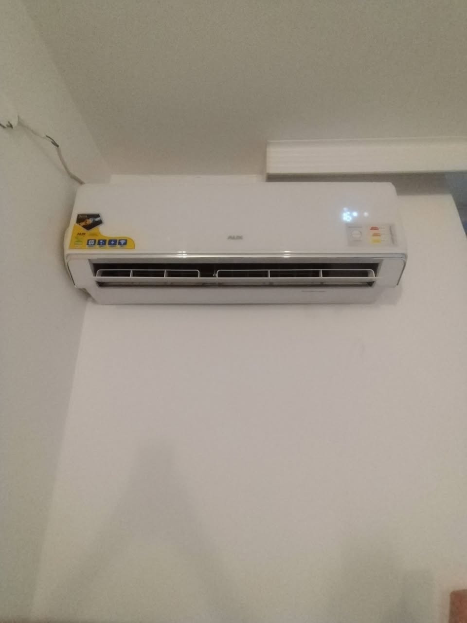 #تجهيز_تنصيب_صيانه
تم تجهيز وتنصيب تلث سبالت Tcl انفرتر  واحد طن في مجمع ايادي العدل 
الفني حسين 
*********** واتساب
