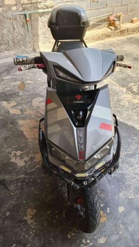 موتور للبيع بطاريات 100 سعره 250,000 رقم الهاتف 07878449208 @