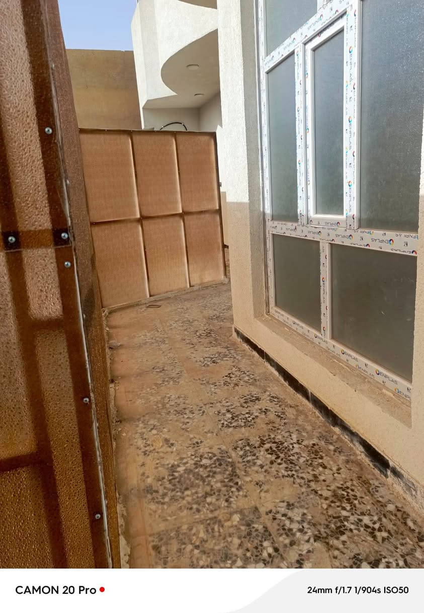 سلام عليكم طابق ثاني الايجار غرفه وهول ومطبخ حار وبارد واستقبال الايجار مكان كلش كبير المنطقه كوت الزهراء يم ابو علي الكهربائي***********
