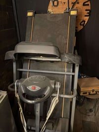 جهاز جري متروك بالبيت  ماطور شغال يتحمل وزن ١٥٠ نظام جبلي شرط الفحص وا...