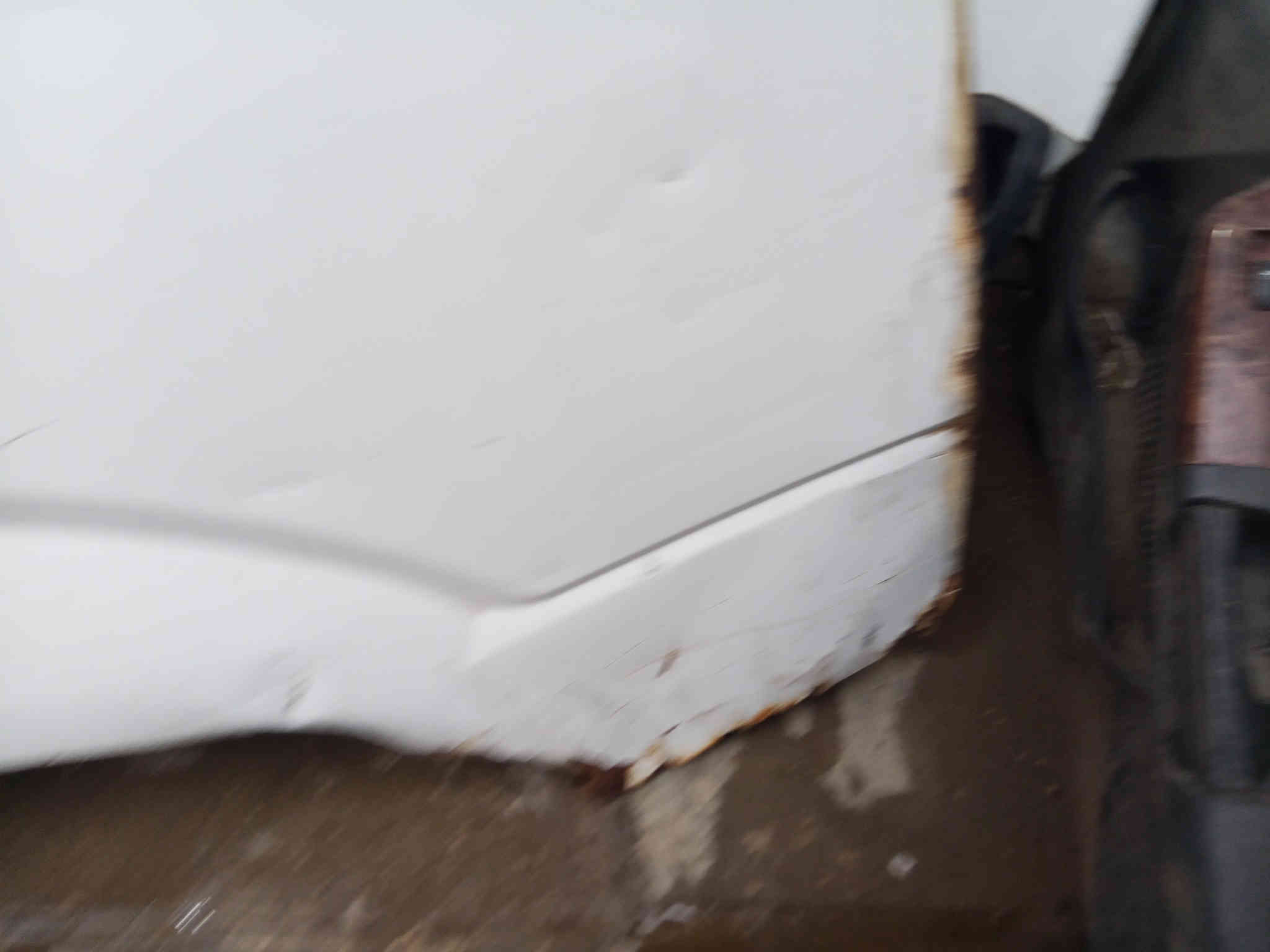 سلام عليكم بيبان 2  مقفلات كاملات هنة وجامهن وبطاينهن مال كية بنكو 3  2700  وبنيد وماصدات وصفاحية  مكان الشعب ***********
