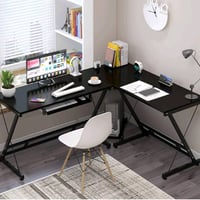 طاولة عمل زاوية عصرية ومريحة، توفر مساحة كبيرة للعمل أو الدراسة. مصممة...