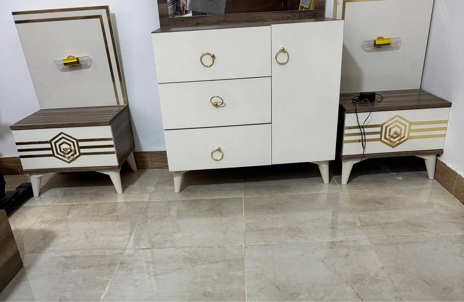 سرير  نفرين كامل مع ميز مرايه ومجرات عدد 2 للبيع النجف, العراق


**إذا كنت صاحب هذا الإعلان وتريد حذفه لأي سبب، رجاءا أرسل رسالة إلى الدعم الفني**