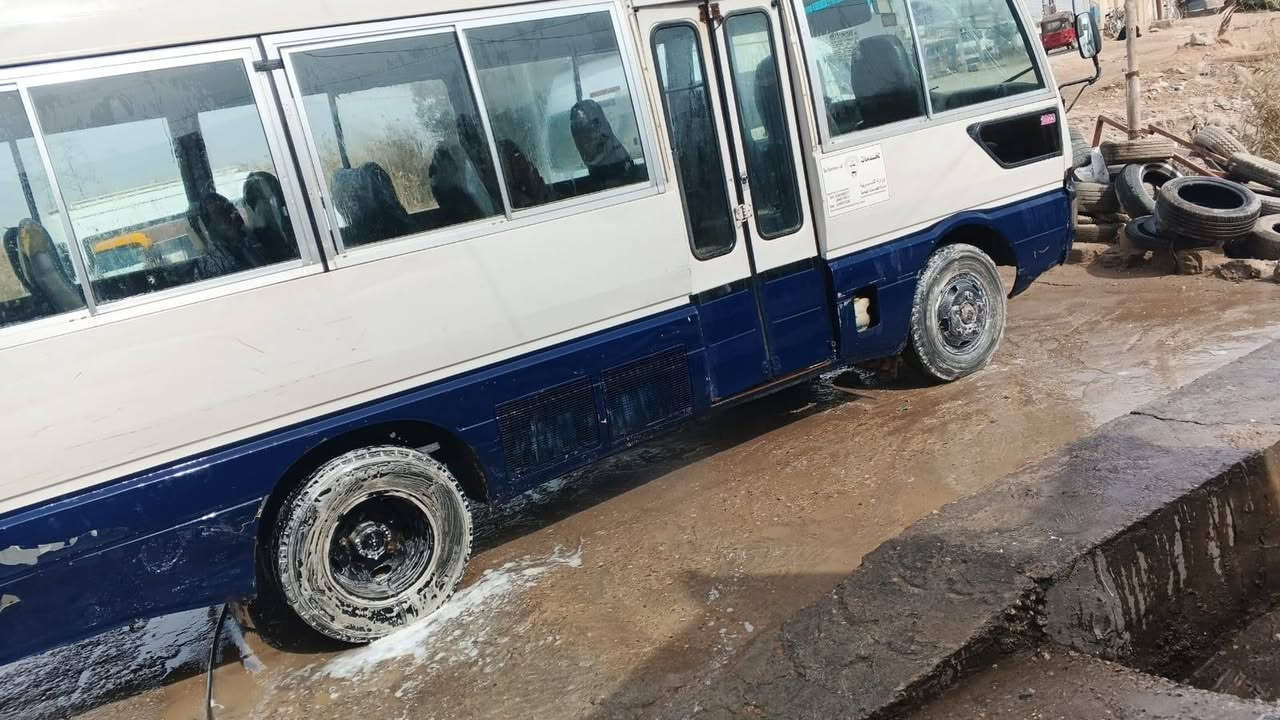 يالله سلام عليكم سياره روزه للبيع موديل 1997 سياره خير من لله مكينه ففتي 2500 سياره نضيفه وخير من لله لاتبخير ولاتنقيص سعر 40 بيها مجال حك الجيه ابيع وكاله الاستفسار ***********
