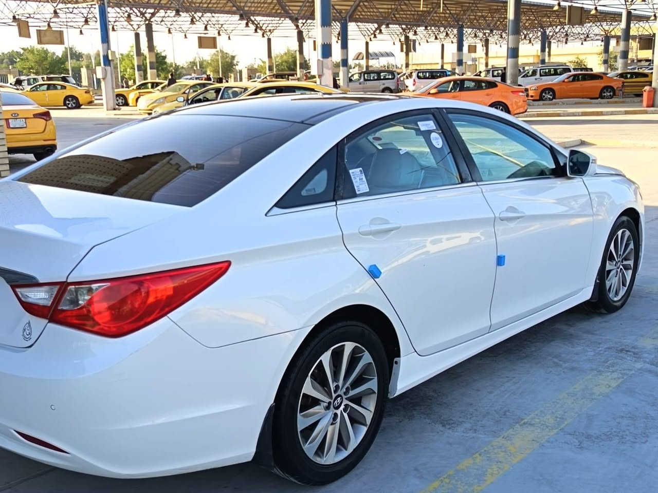 اللهم صل على محمد وآل محمد
السلام عليكم رمضان كريم عليكم 
هونداي سوناتا موديل 2013 
فوول مواصفات خليجي مكفولة كفالة عامة ضربة وصبغ وتبديل 
مواصفات السيارة بنوراما شاشة كامرة كشن كهربائي مرايات شفط إشارة بالمراية تبريد خلفي فوول تحكم ستيرين ويل كب كروم محرك 2400 دووش 
رقم بصرة مشروع وطني تحويل مباشر سنوية جديدة 
مكان السيارة الناصرية قرب كراج بغداد 
السعر 125
للاتصال {***********}
