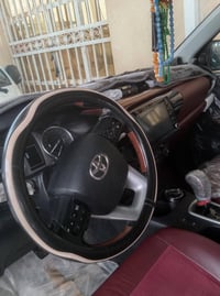 تيوتا هايلوكس للبيع مكفوله كفاله عامه ماشيه 40 الف كويتي باب اول موديل...