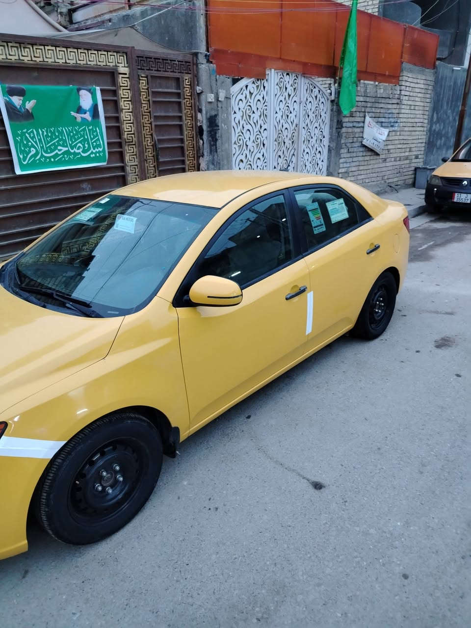 السلام عليكم فورتي موديل ١٣ وارد أمريكي السيارة كلين حادثة طخه جاملق خلفي بدون دواخل شواصي ولغود وضع شركه بجم كبس  ليبل واحد السيارة جاهزة كير محرك تبريد تخم تاير باتري جديد صدر خير من الله محرك ٢٠٠٠دوش محرك وكير مكفولات مامفتوحات على وضع الشركه السيارة مامتعوبة مصفره هيئه وغرامات رقم انكليزي سنويه مجددهه
السعر ٩٢
*********** 
العنوان بغداد البلديات
