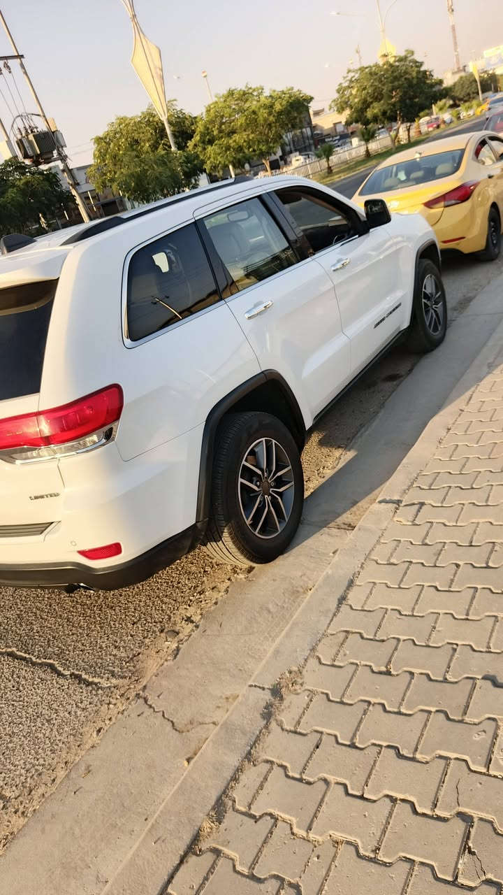 سيارة جيب لاريدو للبيع سيارة فول مو اصفات لمتد مكان كركوك سنويه 2031 بي كربون بانزين أربع تيرات جديدة سيارة حيل نضيف سيارة كلين نضيف بس بي 40سنتيم صبغ بلبنيد سعر235 هدا رقمي ‏‪***********‬‏
