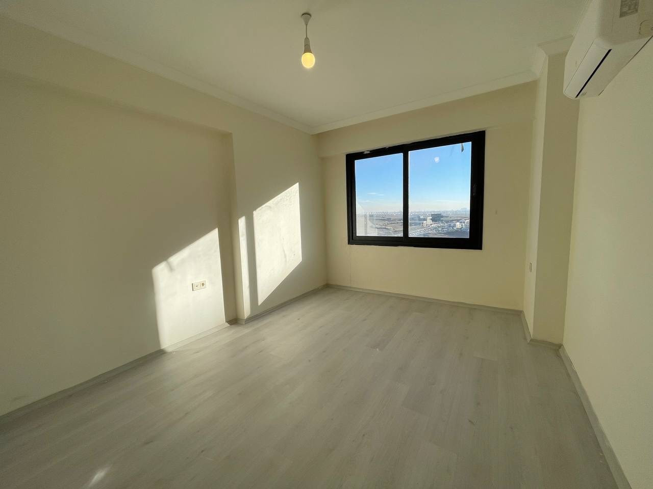 🔹شقه غرفه وصاله 1+1 للايجار 

🔹 في مشروع لالاڤ سان تاور على طريق بحركه قرب شارع 120. 

🔹سعر ايجارها 275$ 

للتفاصيل اكثر تواصلو مع الارقام التاليه 📞

***********–***********–***********
