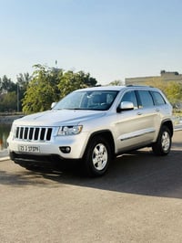 جيب 2011 خليجي  حجم المحرك 6 سلندر 3600 فقط قطعه وحده البنيد بدون دواخ...