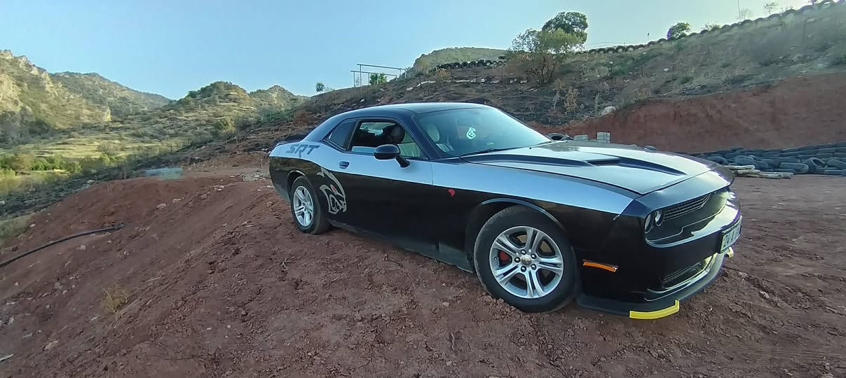 بسم الله الرحمن الرحيم السلام عليكم ورحمة الله وبركاتة جالنجر موديل 2013 3 قطع صبغ ايربك سستم سياره كلش حلوه تخم تاير جديد صدره جديد خلف جديد باتري جديد سنويه جديده السياره بسمي السعر 125 او مجال بسيط ترهم مراوس حسب القناعه ***********
