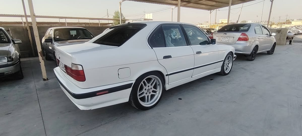 BMW 1991 525Aiمراوس راقم شيمال
فول فوله 
گئر و مه كينه به شه ره ت
نمونه له جواني 
هيجي نيه بئ ده عم بئ سبوخ 
ره قه م و سه نه وي هه زه هه موي تازه نوئ كرايه 
به ناوي خؤمانه ته عويل وه كاله به شه رت
***********
