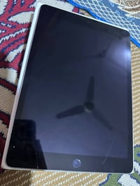 آيباد ٩ • ٦٤ • ملحقات كاملة