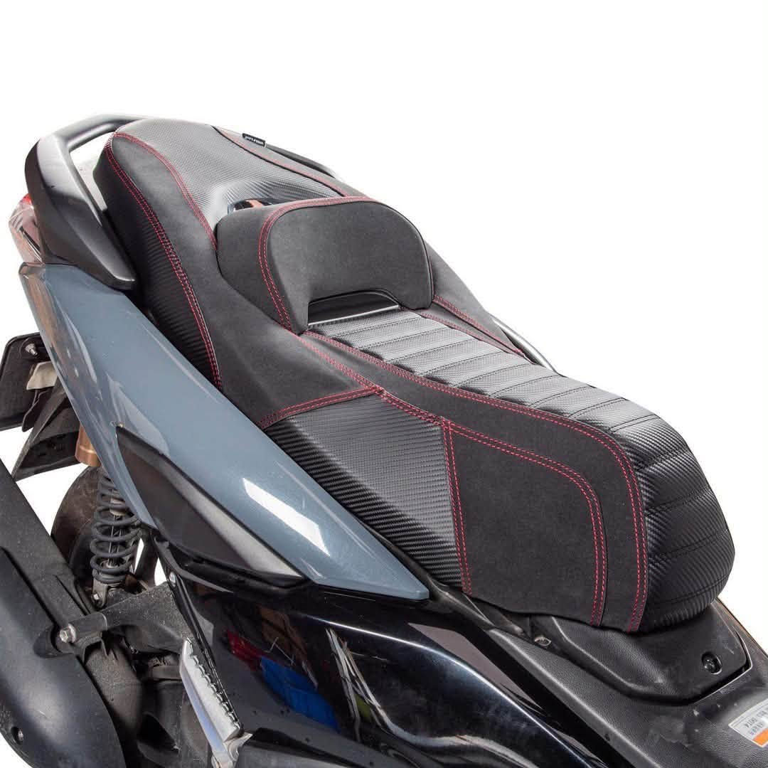 للبيع: مقعد (كرسي) رياضي مريح لـ  Yamaha NMAX🏍️🔥 ماركة WOLFLINE

✨ أهم الميزات:
راحة قصوى: مزود بمسند ظهر مدمج لدعم أسفل الظهر، مثالي للمشاوير الطويلة والسفر

تصميم رياضي فخم: خياطة حمراء مزدوجة بارزة مع أطراف بنمط ألياف الكربون (Carbon Fiber)

جودة عالية: مغطى بجلد متين مقاوم للماء والحرارة، ومريح جداً للسائق والراكب الخلفي

شكل مميز: يغير مظهر السكوتر تماماً ويجعله أكثر هيبة ورياضية

يناسب موديلات: 2020 / 2021 / 2022 / 2023

📌 التفاصيل:

الحالة: جديد بالكرتونة

التوافق: يركب مباشرة على ياماها NMax
 (لا اعلم قد يركب على  هوندا فورزا)

📞 للتواصل والاستفسار: يرجى إرسال رسالة خاصة على الماسنجر او على الواتساب 
الواتساب/ ‭***********‬

الكمية محدودة / متوفر قطعة واحدة فقط! 🏁

#للبيع #قطع_غيار #تعديل_سكوترات #اكسسوارات_دراجات #مقعد_مريح #كرسي_رياضي #MotorcycleParts #CustomSeat #XMAX_Modified #ComfortSeat #XMAX #YamahaXMAX #XMAX300 #Yamaha
#العراق #بغداد

