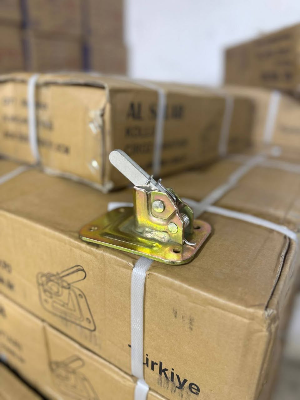 عصفور تركي ذهبي 🥇ثقيل كارتون ٥٠ 

متوفر توصيل 🚚جميع محافظات العراق
واتساب:***********
