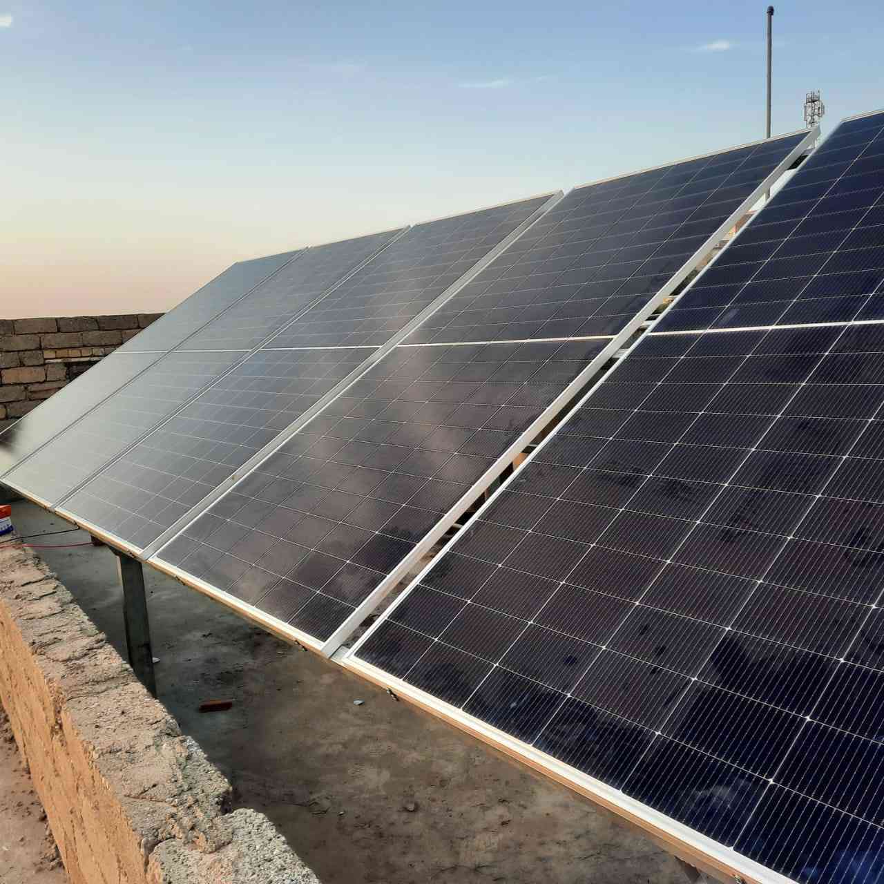 منظومة من طاقة سمارت في بحزاني- منزل السيد فواز حسين خديدة العطار

تم اليوم الانتهاء من نصب منظومة طاقة شمسية 
 منظومة سوفار 
منظومة sofar  هي منظومة هجينة يمكنها التوليد وارجاع الكهرباء للوطنية بكفائة عالية جدا

- انفيرتر 6 كيلو sofar ضمان 5 سنوات 
- بطارية 5  كيلواط من Dyness  ضمان 10 سنوات
-  لواح شمسية 620 واط من HZ ضمان 12 سنة 
- نظام مراقبة عن بعد كامل 24/7

 

# مميزات المنظومة الشمسية
-ارجاع الكهرباء للوطنية 
- تقليل فاتورة الكهرباء 
- تحسين البيئة وتقليل الانبعاثات الكربونية
- توفير الطاقة في أوقات الذروة
- المحافظة على اجهزة المنزل كون الفولطية مستقرة وتطول العمر الافتراضي للاجهزة الكهربائية   

# الفوائد المالية
- توفير مالي جيد كون الكهرباء مجانية وارجاع الكهرباء للوطنية 
 .

مكتب طاقة
الموقع الاول بعشيقة حي العسكري مقابل معرض مخلد 
 مهندس فادي *********** 
***********.   اياس سعيد
 

طاقة_شمسية
#منظومات_طاقة
#سوفار
#HZ
#داينيس
#الربيعة
#تل_سمير
#طاقة_سمارت
#طاقة_متجددة
#انفرتر
#بطاريات
#الواح_شمسية
#نصب_منظومات
#عروض_الطاقة
#عراق
#بعشيقة
#مهندس
