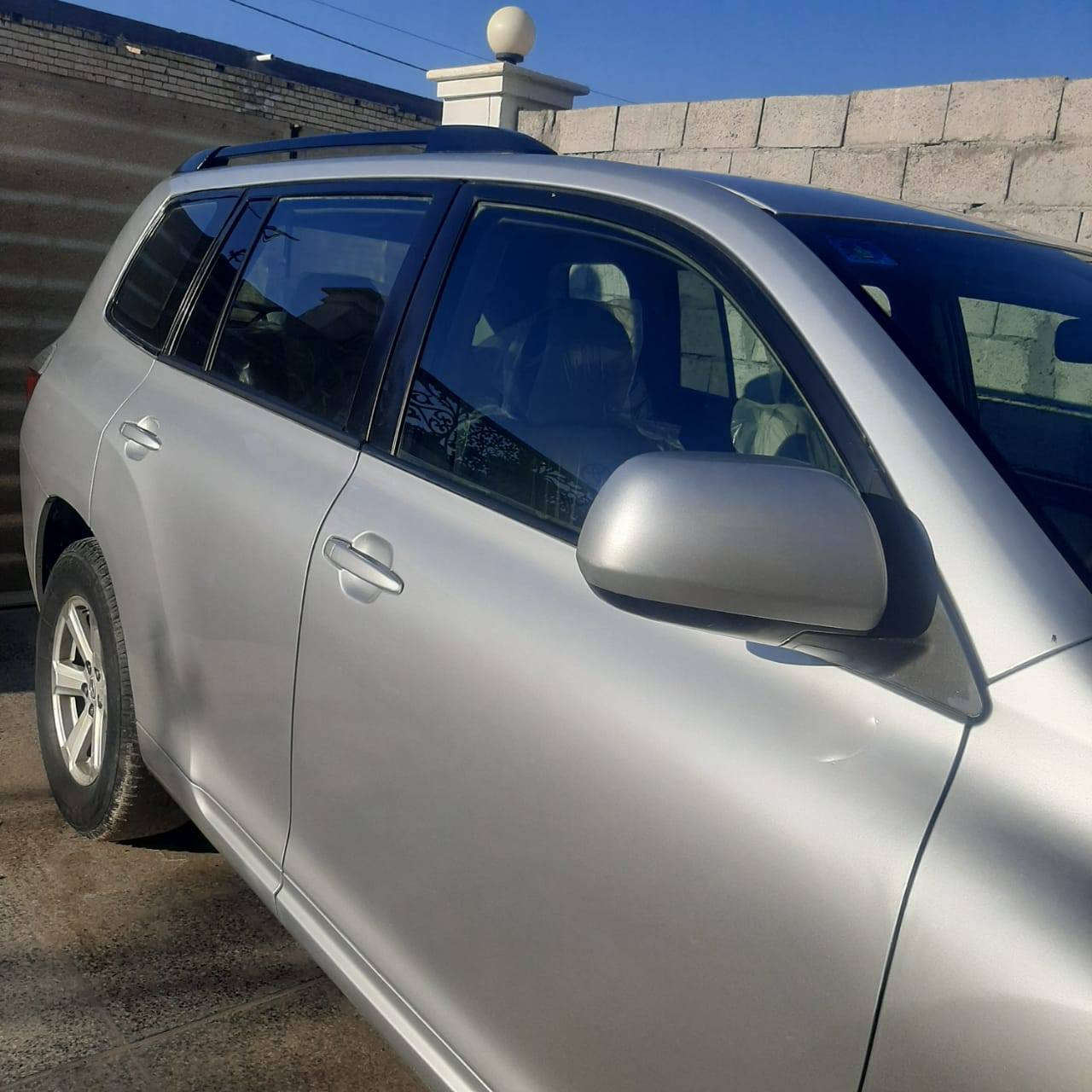 السلام عليكم
هايلندر ٢٠٠٩ رقم انبار مميز مصبوغه حزام بيه ضربه بالجاملغ الخلفي معمر والسياره صبغته احزام لان جارده ومعمره جديد  ومدوشمه بالنواب دوشمه جلد اصلي كير ومحرك ممتاز اترايه كلش حلو تحويل ثاني يوم السياره متصرف عليه درهم واحد سعره 
١٤٠ وبيه مجال اللي يعجبه يتصل على الرقم 
*********** واني حاضر تحياتي
