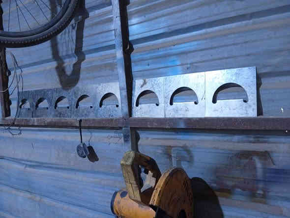 السلام عليكم ورحمة الله وبركاته توفرت عندي دوسات 2007 سعر الزوج 15 والشد 5الشراي حيا الله العنوان كوفة شارع المعمل اتصل ***********
