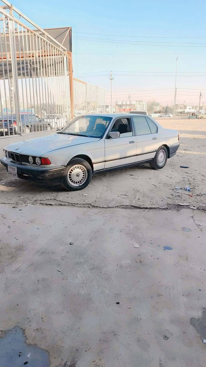 السلام عليكم للبيع بي ام دبليو حجم 735رقم شمالي تحويل ثاني يوم سياره حلوه وكاملا من كلش تبريد ثلج كهربائية كله جاهزه سعر 33وبيه مجال مكان السيارة واسط العزيزيه رقم هاتف صاحب السيارة *********** علمن اني مكلف بلنشر
