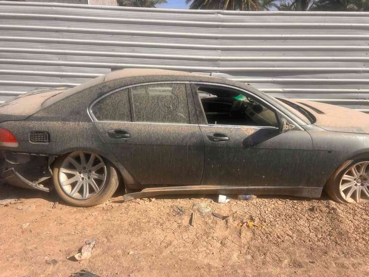 سلام عليكم
شبابنه الطيبه السياره ادوات ادوات 
باخره فول مواصفات 2004 
محرك V8 شرط نعومه فول 
 محرك وكير كفاله 
الداخل نضيف 
البقيه شوفت عينك 
تنباع ادوات السياره خلي سعرك بحك الله 
او مراوس ب سياره اصولي هم ترهم تصال ***********
