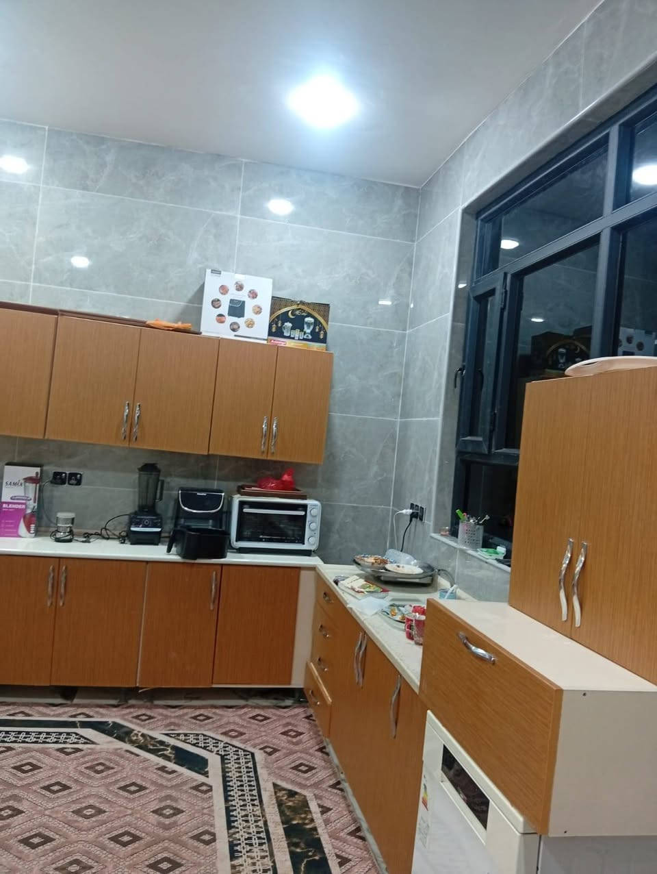 بيت للبيع ٢٠٠ مترطابقين كامل بالجزء الاول الاميري العنوان التحرير الحولي الزراعي للاستفسار الاتصال ***********
