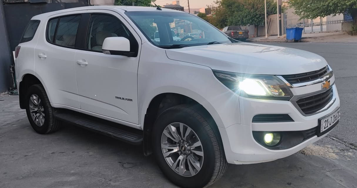 شوفرليت ترابلايزه ر مواسفات خليجي ٣ ريز كوشن. ٧ نه فه ري ته بريت مه ركه زي موديل ٢٠١٨ ده بل اكسل V6 گيرؤمه كينه و ته بريت و ده بل اكسل به شه رتت شاشه و كاميره (بي بؤياخ ) ناوكريمي بيش و دواليد وزينؤن سه نه وي و بليت تازه سعر ١٧٥$ ناونيشان سليماني .ز.م***********
